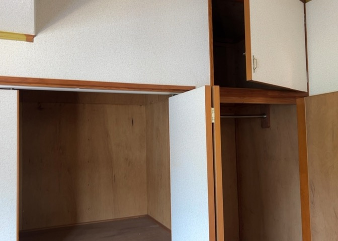 デザイン性を重視しすぎて収納が少なかった！なんてことにならないため、事前に現地で収納の数を確認しておくことをお勧めします。クローゼット以外にも床下収納や屋根裏収納、パントリーなどもチェックしましょう。