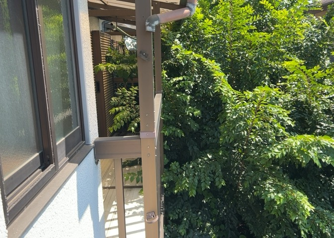 バルコニーは、室外の専用スペースのうち、「屋根がなく開放された空間」であるものを指します。ベランダより広いタイプのものが多く、日当たりもよいため家庭菜園などを楽しみたい人にとって適した環境となります。