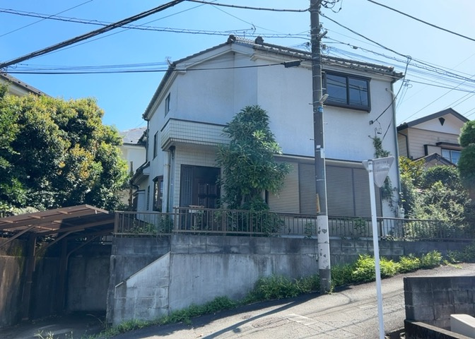 お持ちの車種によっては前面道路が広い方が便利でしょう。しかし、前面道路が広ければその分交通量が多くなるため、騒音などが気になる場合があります。実際に現地を見学し、周辺交通量や騒音などを確認しましょう！