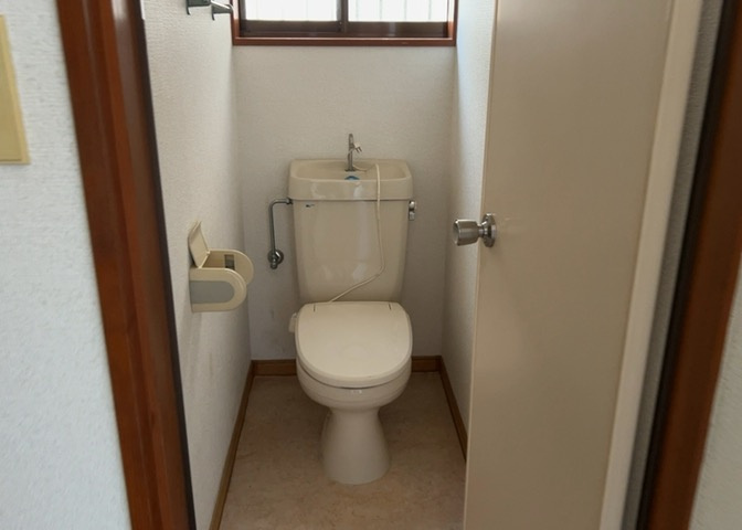 トイレは大きさや形、機能、抗菌性などが異なる多種多彩なタイプが各メーカーから出ています。それぞれに良さがあるため、事前にどういったタイプのトイレがいいのかをご家庭内で決めて、内見に行くといいでしょう。