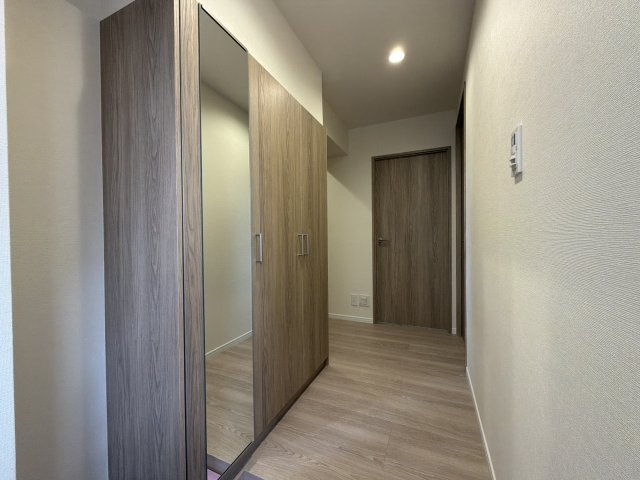 【新設】大型シューズボックス設置（トールタイプ・姿見ミラー付き）、靴もたくさん収納できます♪