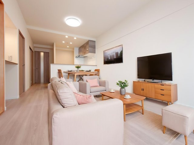 【リノベーション仕様】明るく開放感のある角住戸！3面バルコニー、洋室3部屋＋和室があります♪