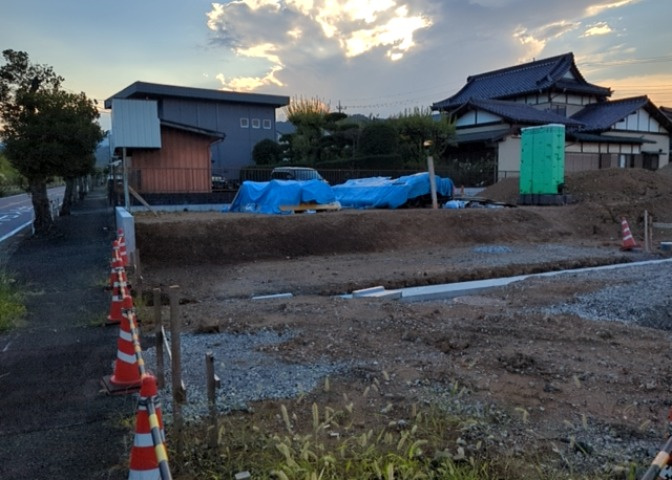 物件の詳細については、現地を見てわかること以外に、役所や法務局などで調べないとわからないことがあります。そのため、現地に行く場合は、もしこの物件を買ったらどのような生活ができるかをイメージしましょう。