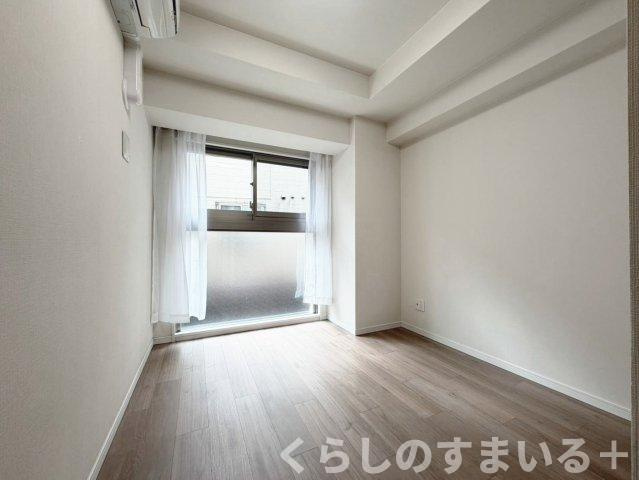 コンパクトで使いやすい洋室です