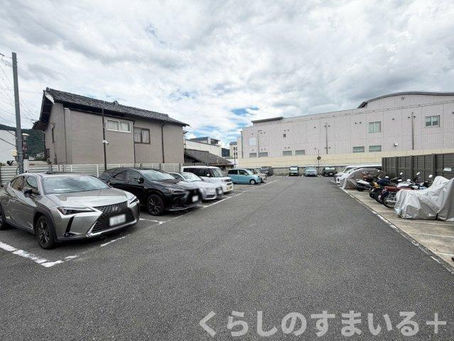 駐車場があるので、車を買う予定の方も安心です