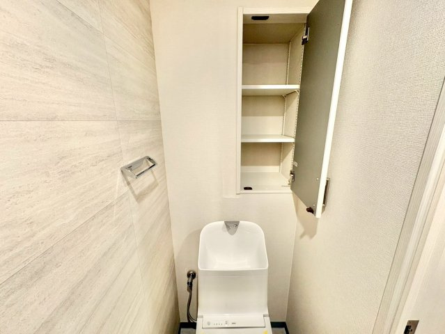 収納スペースがありトイレが綺麗に片付きます。