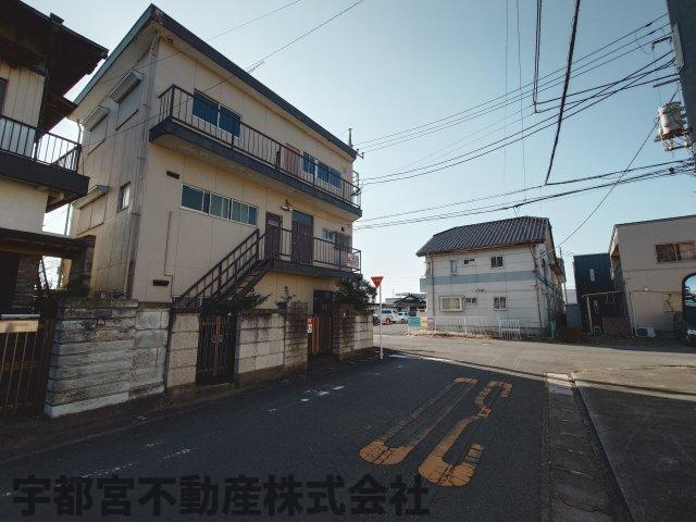 3階建ての既存建物あり。解体業者をご紹介できます。
