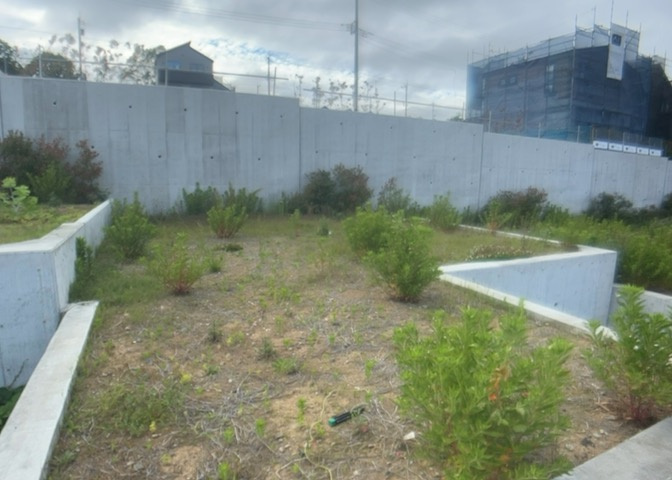 家を建てる前提で土地を探している場合、地盤の丈夫さは譲れない条件の一つです。地盤が脆弱だと追加工事が必要となります。また、過去に地盤沈下や液状化現象を起こした土地は、できるだけ避けた方がいいでしょう。