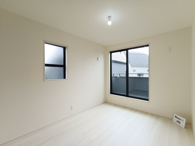 【洋室3　約5.0帖】　それぞれの部屋が独立性を保ち、家族のプライベート時間を大切にできます。