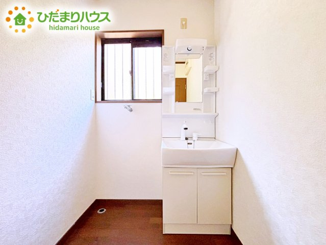 シンプルで使い勝手の良い独立洗面台！