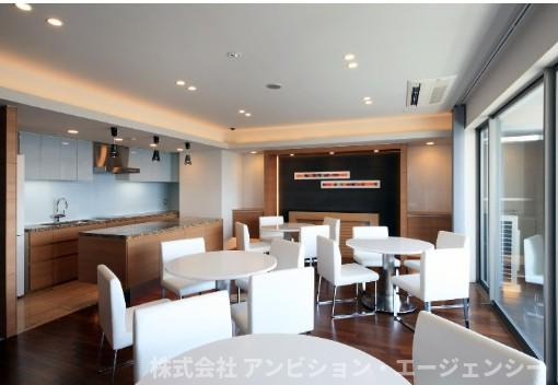 24階　ブランチラウンジ。ブランチを楽しむことはもちろん、パーティールームとしても利用できます。　