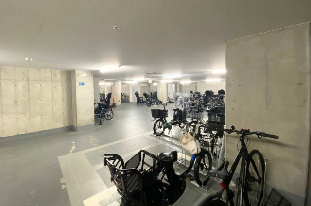 屋内駐輪場を備えており、大切な自転車を安心して保管できます。