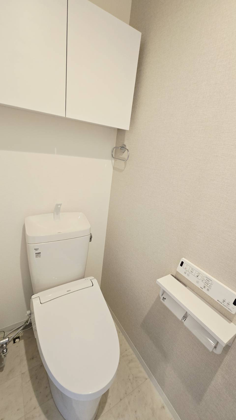 トイレにも収納付き♪