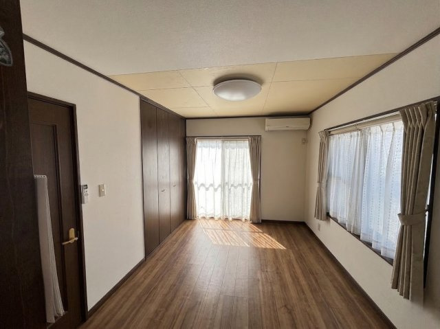 ※現況の室内には家具・備品等がございますが、AI画像処理によりこれらを除去した状態を表示しています。