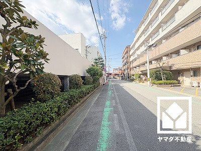 「ファミリーマート福田東鳴尾町一丁目店」まで徒歩3分、「キリン堂鳴尾店」まで徒歩5分、「関西スーパー鳴尾店」まで徒歩7分など、お買い物施設が徒歩圏内に複数あり便利な住環境です。