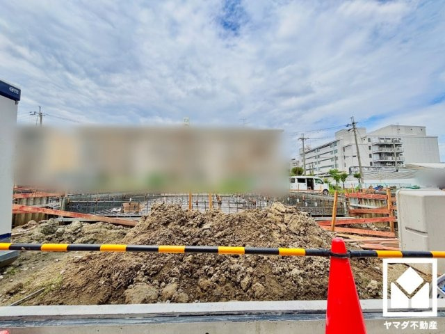 会員制スーパーの「COSTCO尼崎倉庫店」まで徒歩10分。現地は道路を挟んで「イオンスタイル尼崎店」、「ロピア尼崎島忠ホームズ店」が一列に立ち並ぶ利便性の高い立地で、日々のお買い物がスムーズになります