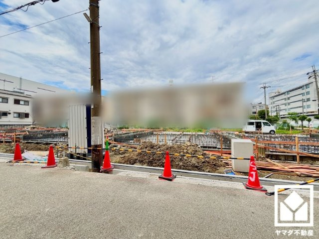 真冬の寒い浴室を暖かく、また雨の日の洗濯物の乾燥にと多用途に活躍する浴室暖房乾燥機付きです。窓が設置されており、自然換気や採光も確保された明るい浴室になっています。