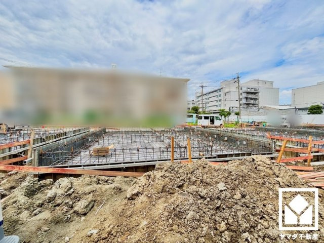 阪急神戸本線「園田」駅まで徒歩19分、JR東西線「加島」駅まで徒歩29分の立地。