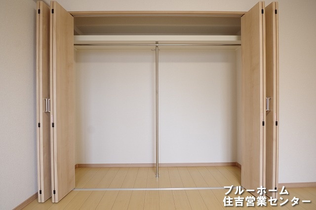洋室にある壁一面の大きな収納です！