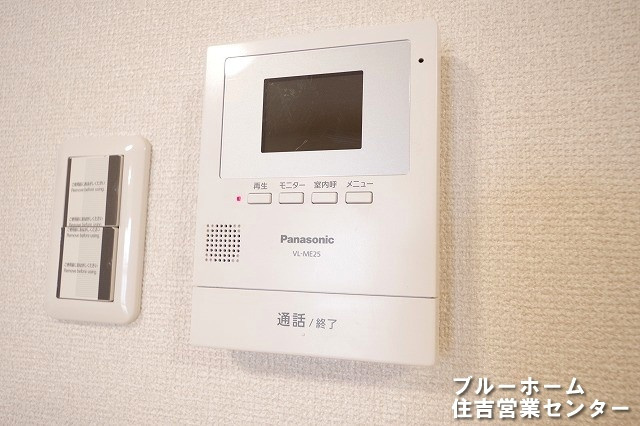 TVモニター付きのインターフォンで防犯面安心♪