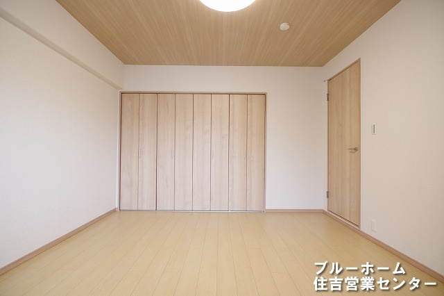 約7帖の洋室です！お部屋には収納や窓があります！