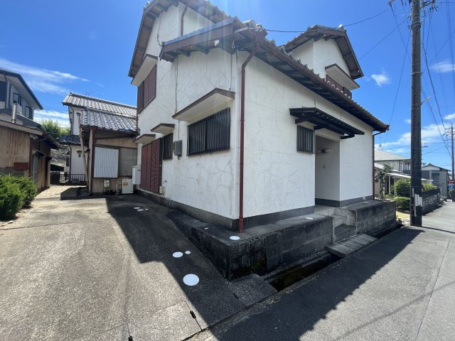東西の間口も広く、平屋や駐車場計画がしやすそうです。