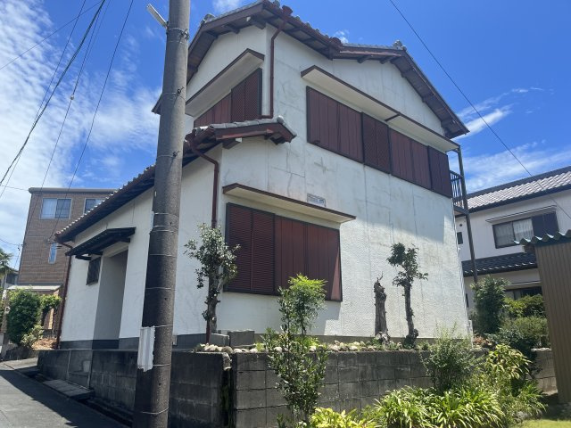 ひな壇のようになっており隣地からの視線も感じにくいメリットがございます。