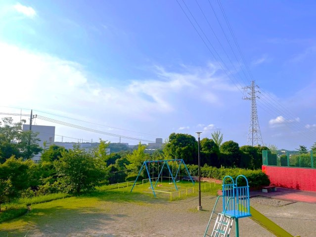 棟の西側に公園があり眺望も良好です！