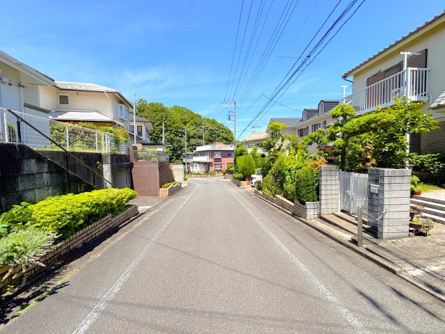 前面道路：公道約6.0M（約13.3M接道）　交通量少なく、閑静な住宅街です♪