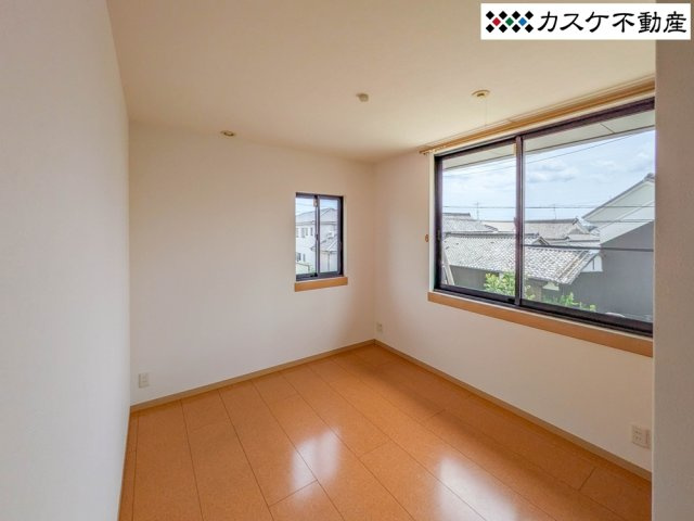 「5LDK」の部屋数で在宅ワークや趣味の部屋、あるいは来客用など、家族構成の変化に合わせて柔軟に対応可能