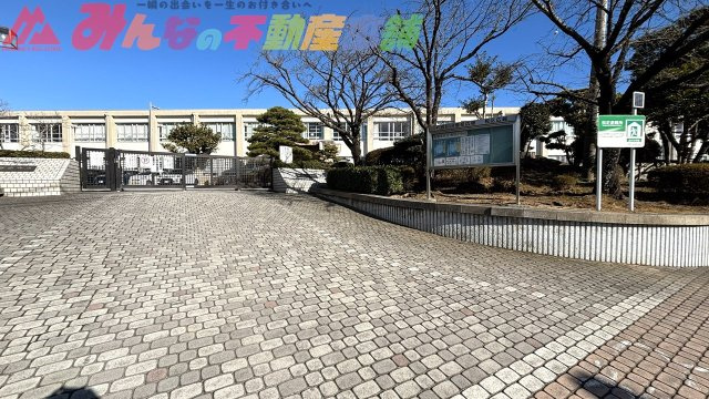 合川小学校まで徒歩3分となっております。