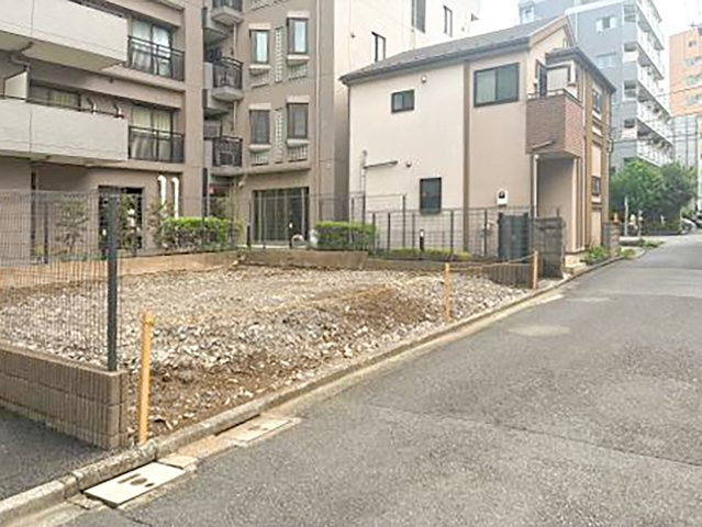 販売現地（前面道路を含む外観）　※撮影2026年08月中旬