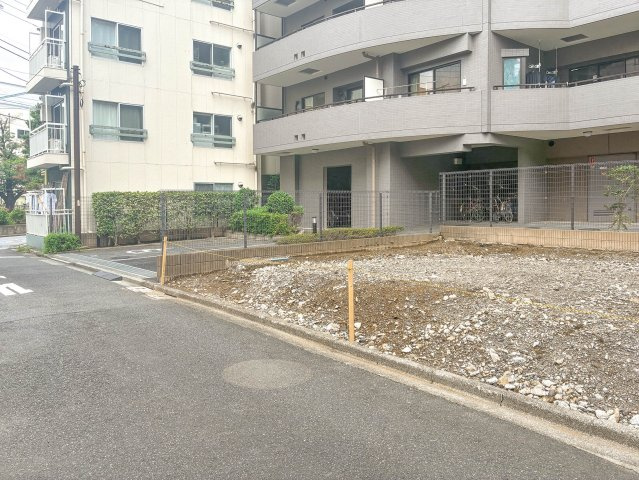 販売現地（前面道路を含む外観）　※撮影2026年08月中旬