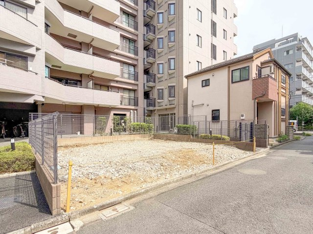 販売現地（前面道路を含む外観）　※撮影2026年08月下旬