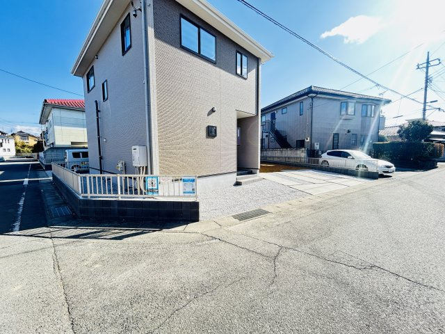 現地写真　北西側接道幅員約6ｍ　南西側接道幅員約5.9ｍ