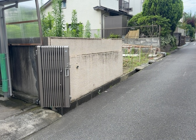 土地を買う際、住む地域の自治体や福祉の補助制度にも注目してみましょう。子供や老人の医療補助やゴミ出しのルールなど、自治体によってルールに大きな違いがあるため、暮らしやすい土地で判断するとよいでしょう。