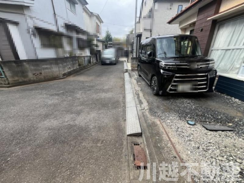 前面道路含む現地写真です