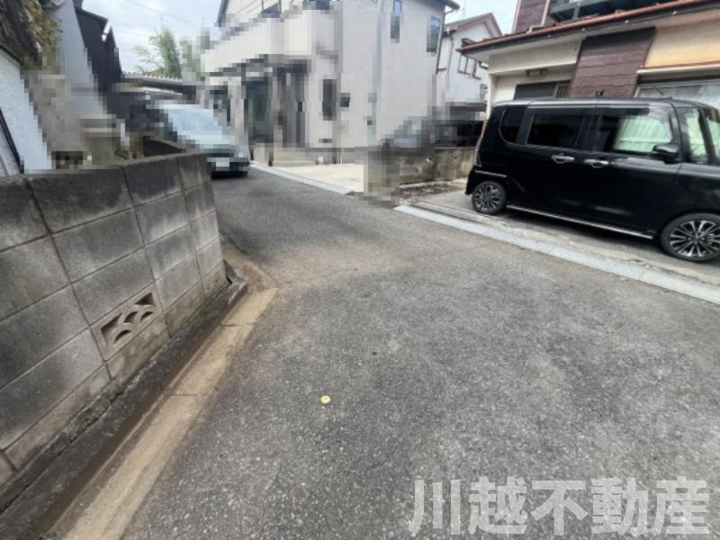 前面道路含む現地写真です