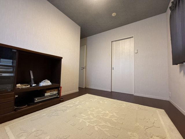 2Fの洋室はプライベートルームはゆったりと快適にお過ごしすることができます。