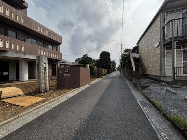 閑静な住宅地にございます。