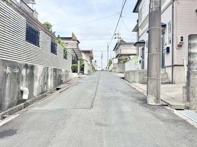 物件前の道路になります。