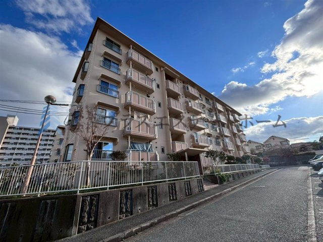 〇2面バルコニーで通風・採光良好♪　〇キッチン横にバルコニーがあるので毎日のごみ捨ても楽々♪　
