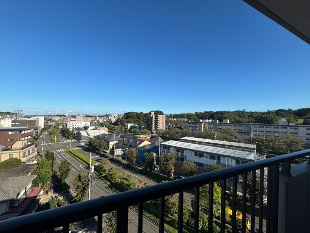 広がる街並み、遠くには地平線。日常がまるで映画のワンシーン。