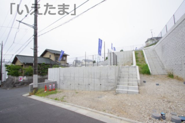 東南、南西の角地、道路は6m×6m（ともに公道）