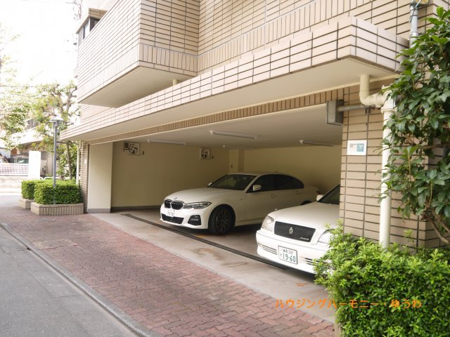 自走式の駐車場がありますので、車必須のかたには、安心です。