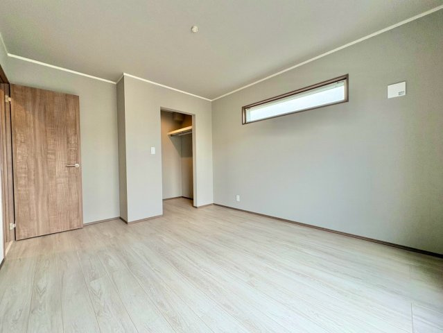 洋室7.4帖・室収納付きで、お部屋がすっきり片付きます。