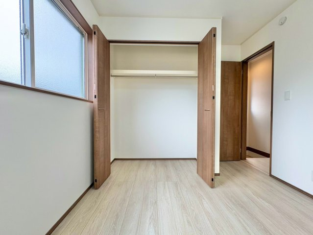 洋室4.5帖・収納付きで、お部屋がすっきり片付きます。