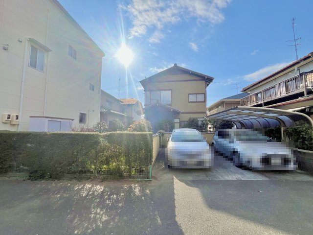 ゆとりのある2台駐車可能スペース。