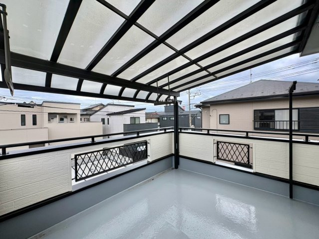 広いバルコニーで洗濯物は沢山干せます
