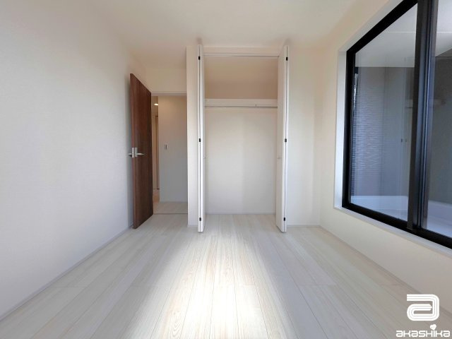 室内がすっきりとした空間になる、クローゼット付きの洋室。